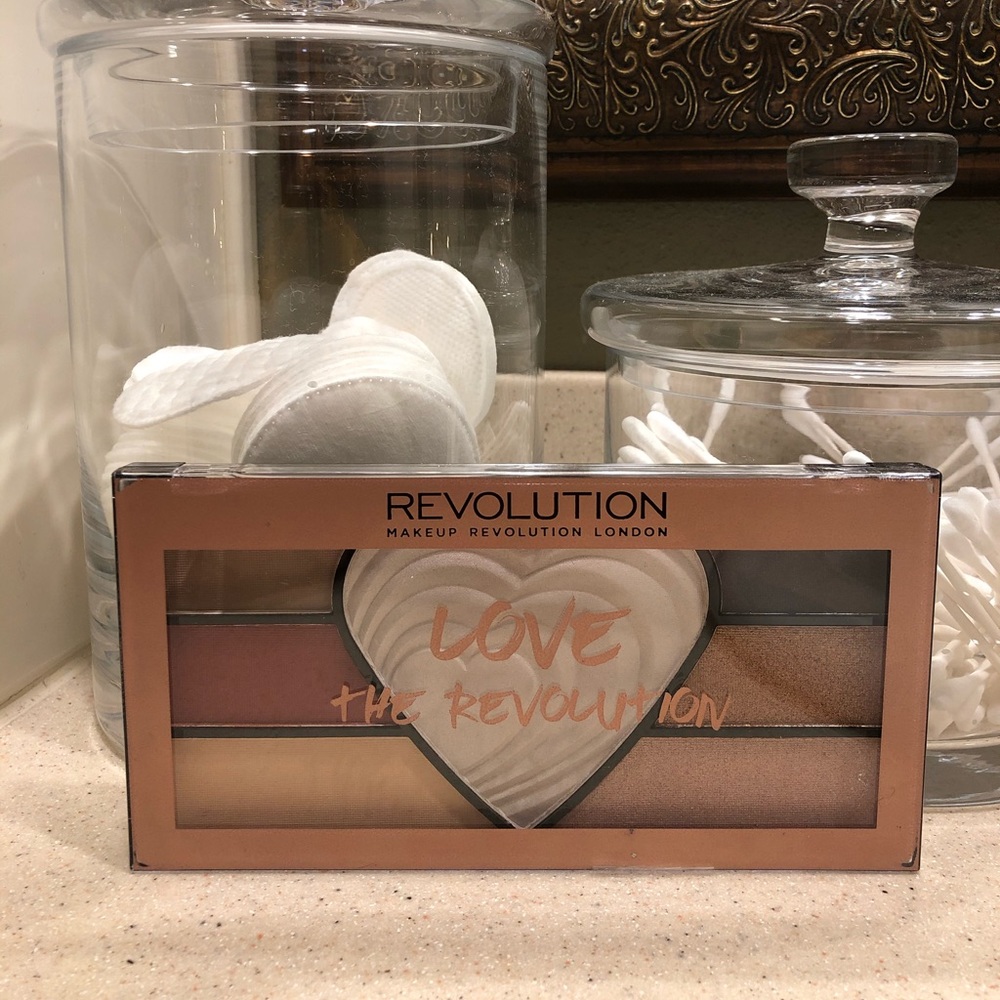 Revolution eyeshadow palette
